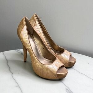 Vince Camuto “Moda” Gold Platform Heels Size 8